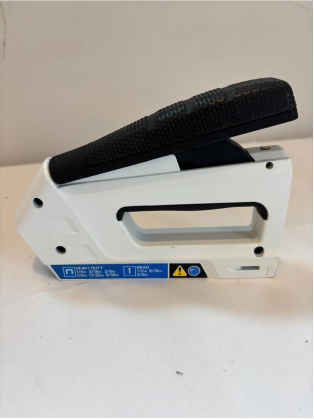 HART Heavy Duty 2-in-1 Manual Staple Gun White Brad Nailer Upholstery Tool #C149